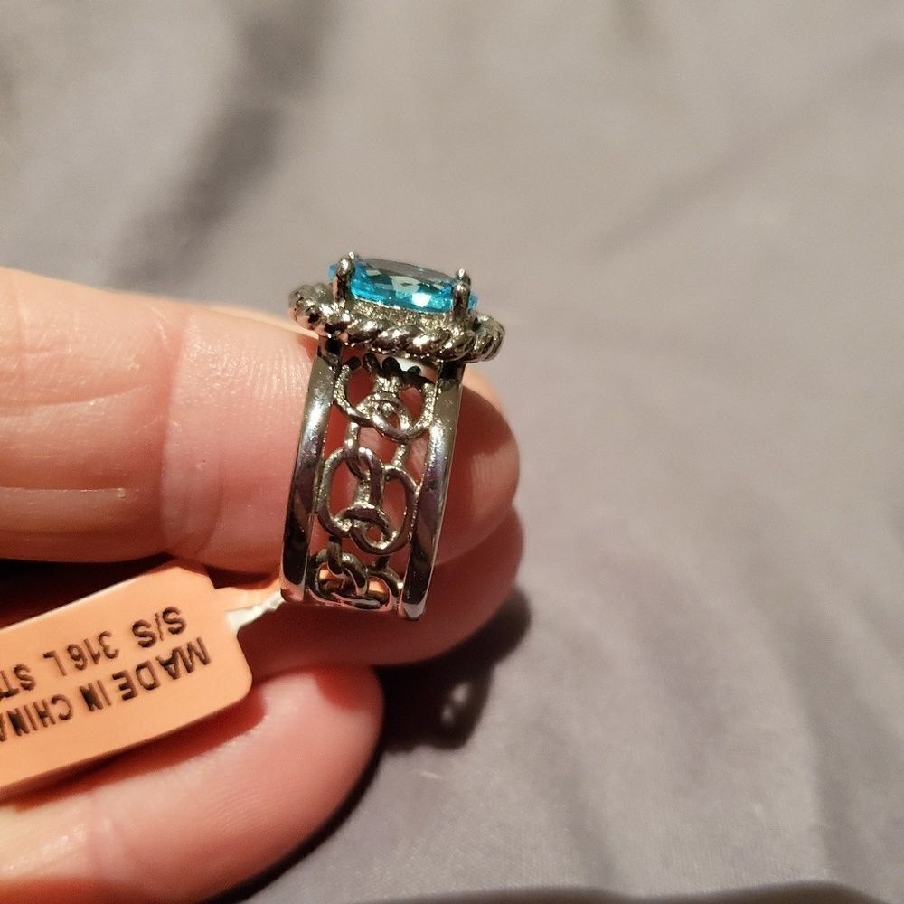Blue Topaz Ring - Picture 7 of 8